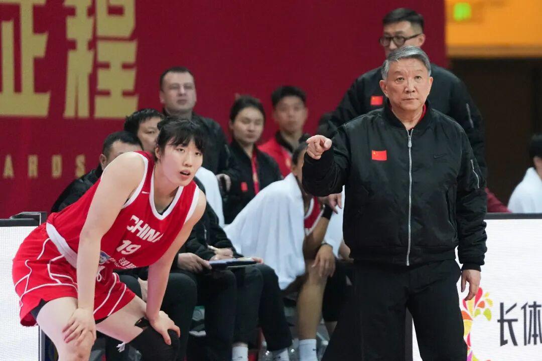 易游体育品牌-老帅宫鲁鸣接手的中国女篮,到底怎么了?
